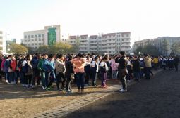 初三年级举行安全疏散演练