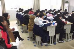 高安五中实验班教师团对到我校初中部交流访问