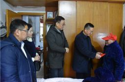 高安中学举行离退休教师新春团拜会