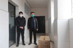 徐翀总经理捐赠我校一批防疫物资