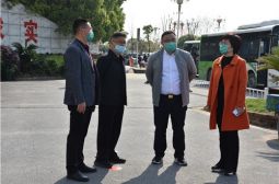 市领导督查我校高三初三开学工作