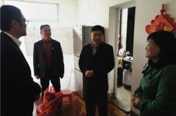 高安中学党总支组织党员深入贫困学生家庭家访