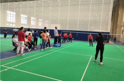 女子羽毛球团体赛拉开序幕