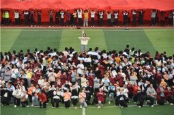我校细排宜春市体育艺术节开幕式团体操之&ldquo;担大任&rdquo;篇