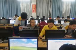 高三学生网上报考顺利完成