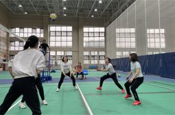 女子气排球队精心备战迎大赛