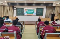 我校组织各班安全委员培训，学习校园总体安全观