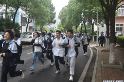 高安中学举行应急疏散安全演练