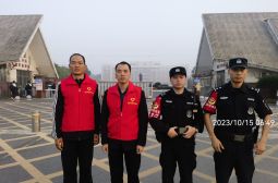 我校积极开展交通劝导,安全护学活动