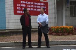 丰城中学徐东鹏书记一行考察我校硬件建设
