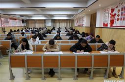 高安中学举办2023年教师业务考试
