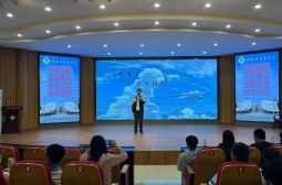 高安中学实验部成功举办“拥抱青春，放飞理想”主题演讲比赛