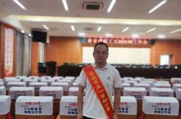 高安中学王文韬老师荣获高安市五一劳动奖章