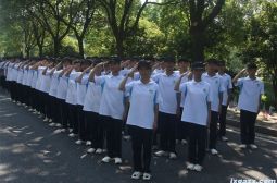 高安中学2024级高一新生军训综述２