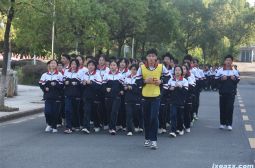 我校举行全校学生跑操比赛