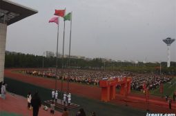 高安中学隆重举行2025届高三年级十八岁成人礼仪式暨冬训总动员大会