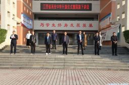 我校举行“高效管理时间，提升学习效率”主题升旗仪式