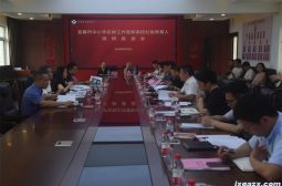 严旭辉莅临高安中学调研名师工作室和家校社协同育人工作