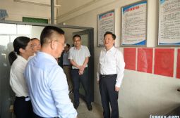 郑绍莅临高安中学调研督导2025年高考准备工作