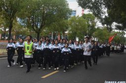 我校积极开展课间跑群众性体育活动