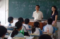 韩国公务员与我校学生交流