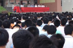 我校举行警示教育报告会