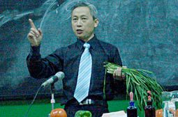 我校聘请专家作食品安全讲座