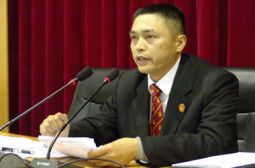 “全国十大杰出法官”刘小金来校作报告