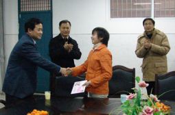 省教育厅领导冒寒来校送温暖