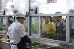 食堂工作扫描——控制价格保证质量