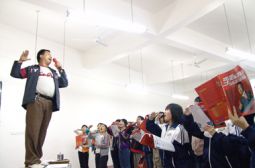 龚炳文：掀起校园疯狂英语风