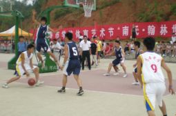 我校学生篮球队洒汗全市锦标赛