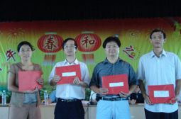 我校重奖初中学科竞赛优秀教练员