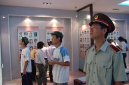 军训纪实——参观校史馆