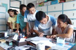 国家扶贫助学金银行卡发放