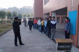高三学生拍摄高考报名像片