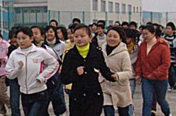 我校学生自觉参加冬季长跑锻炼