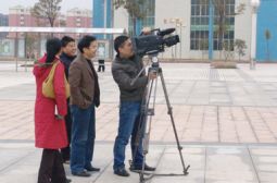 高安电视台记者来校采访