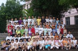 我校首届小学生毕业