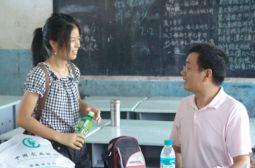 全市高考理科状元刘袆妮告别母校上北大