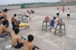 体育特长生刻苦训练
