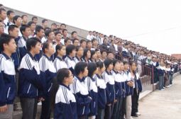 新校区高三年级学生举行合唱比赛