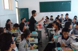 &ldquo;校园手机谈&rdquo;主题班会再度召开