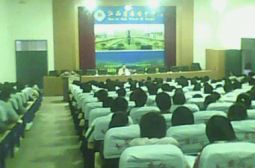 我校文学社举行文学讲座
