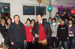 我校学生举行元旦联欢晚会