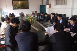 我校召开各学科教辅资料订购招标会