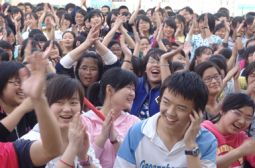 我校再向全市人民交高考喜人答卷