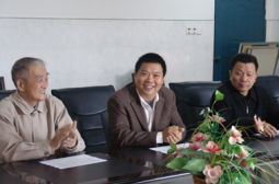 民营企业家罗亚中捐资助学