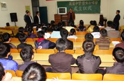 我校学生合唱团成立