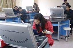 我校数字化实验室装备到位